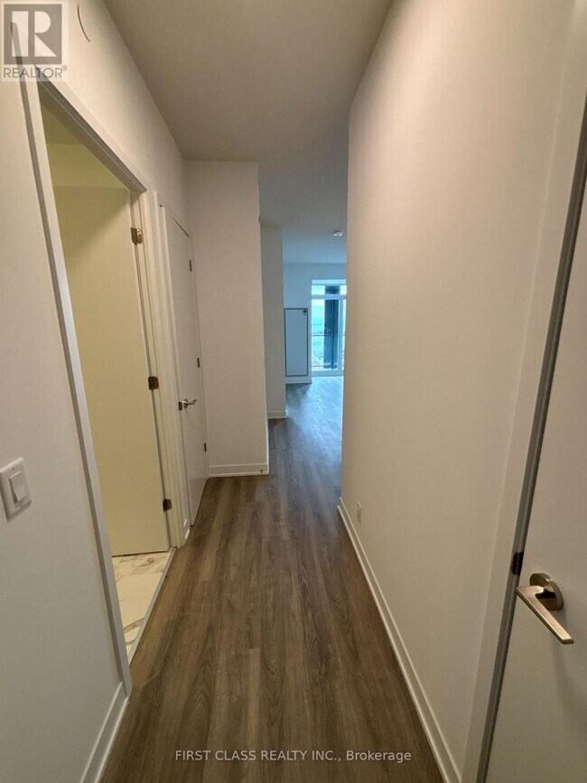 Photo du bâtiment - 180 Front St E