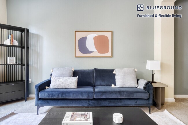 Foto del edificio - 853 Commodore Dr