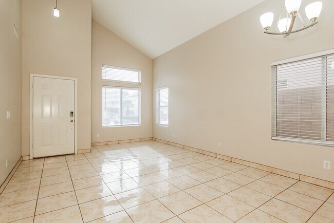 Foto del edificio - 6632 W Watkins St