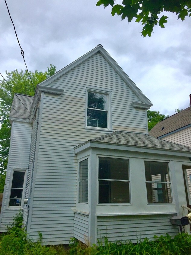 Primary Photo - 321 Fairbanks St NE