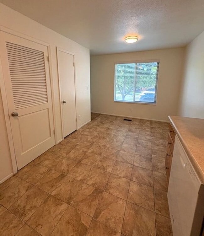 Foto del edificio - 2 Bedroom Apartment in Holladay!