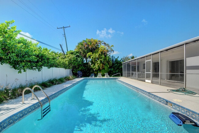 Building Photo - 1171 Bimini Ln