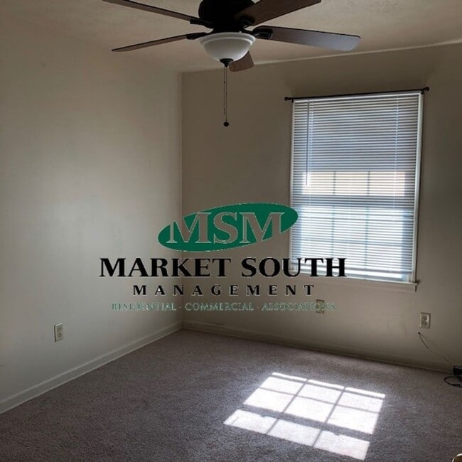 Foto del edificio - ~~Convenient location on Savannah's Souths...