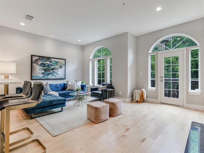 Foto del edificio - 1529 Barton Springs Rd