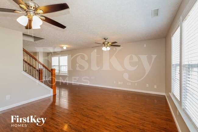 Building Photo - 919 Littleton Dr