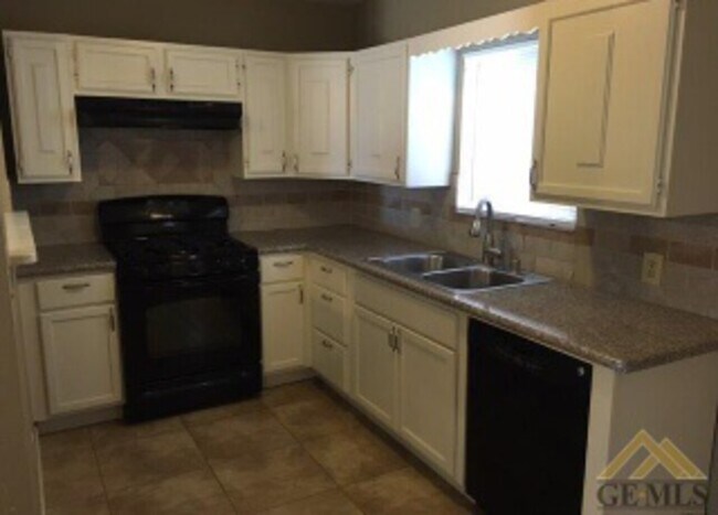 Foto del edificio - Oildale Home