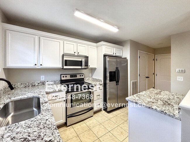 Building Photo - Comfortable 3-Bedroom Home with Convenient...