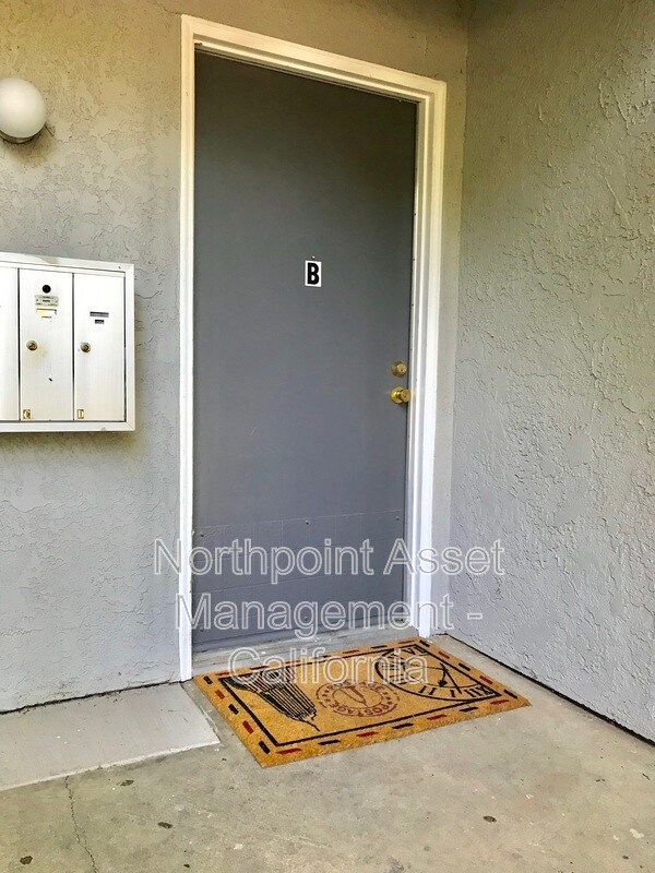 Foto del edificio - 4851 Cowell Blvd