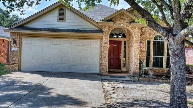 Foto del edificio - 711 House Creek Dr