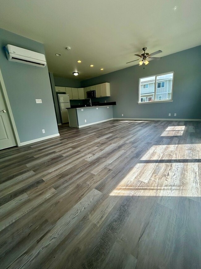 Building Photo - Available now 3 Bedroom, 2.5 Bathroom, 2 A...