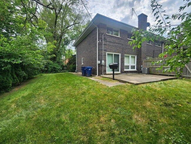 Building Photo - 400 Skokie Ct
