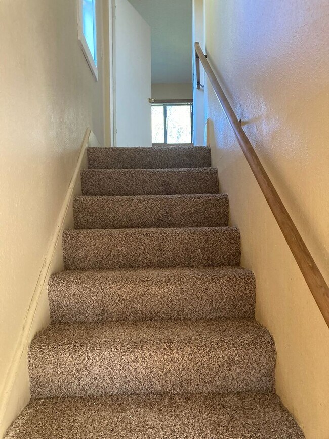 Foto del edificio - 2 bedroom in 3-plex