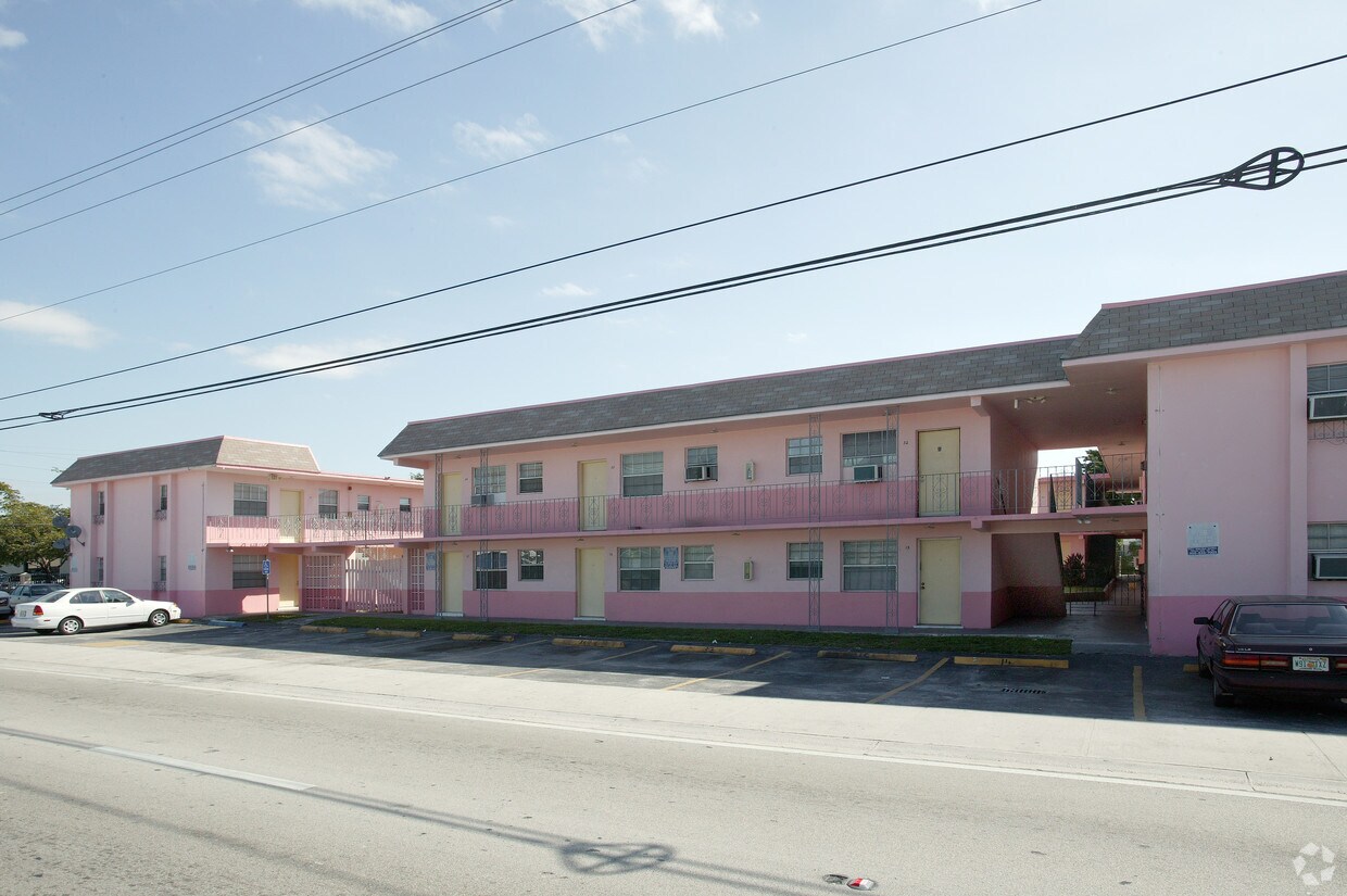 Building Photo - 2775 W 12th Ave