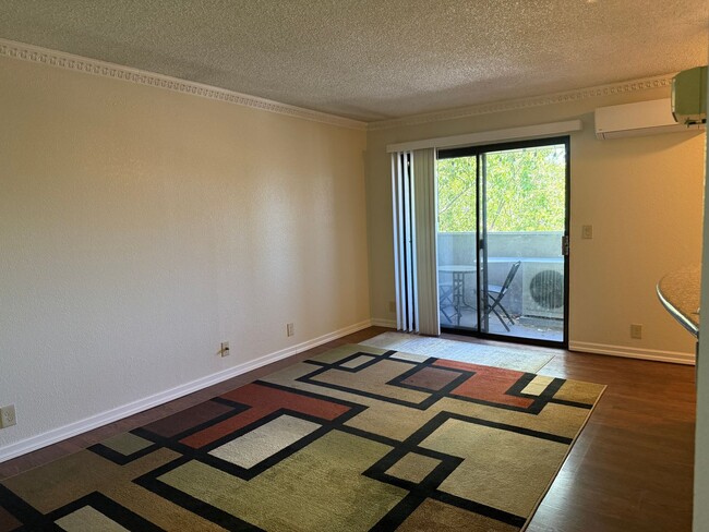 Building Photo - Great central SJ location near Highways 87...