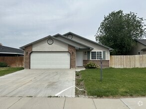Building Photo - 614 Alturas St