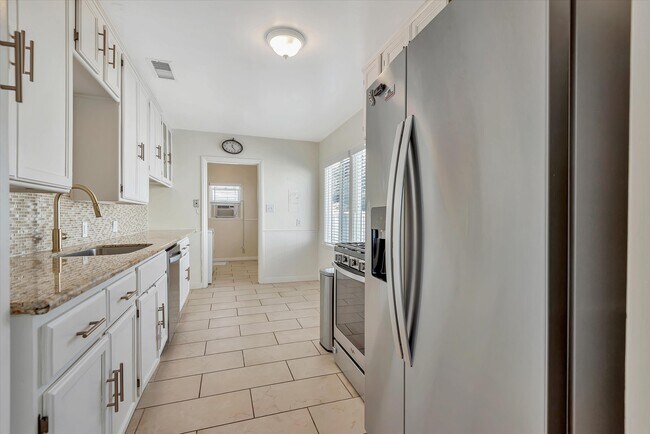 Building Photo - 10741 Fracar Ave