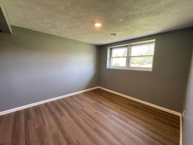 Foto del edificio - Newly renovated 4 bedroom home outside of ...