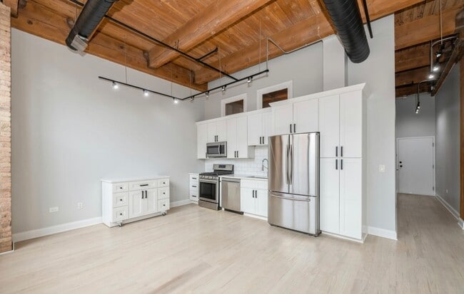 Building Photo - 1500 W Monroe St