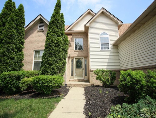 Building Photo - 34655 Golden Oak Ln