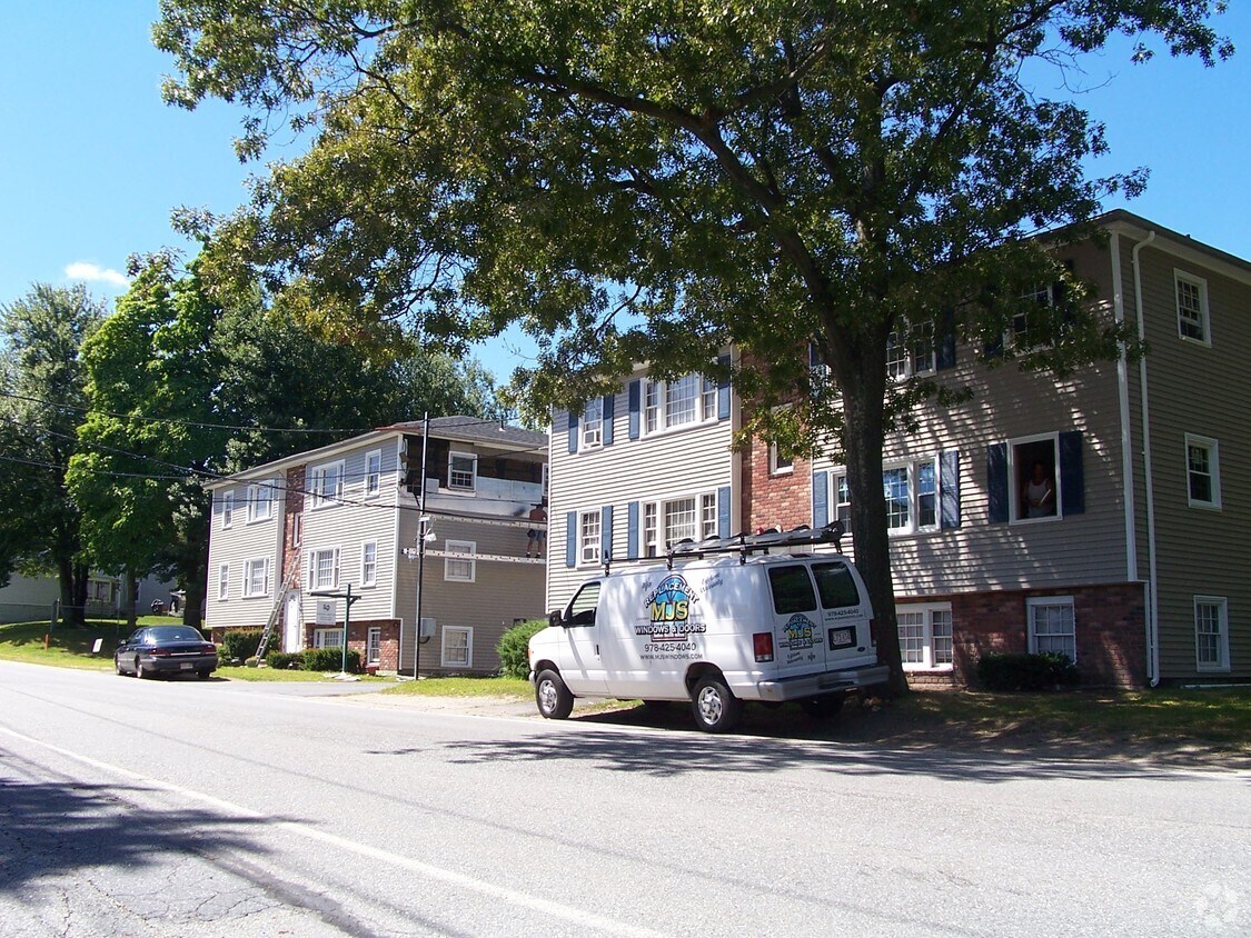 Foto del edificio - 6-8 Groton Harvard Rd