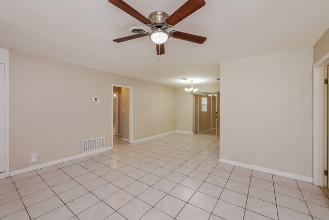 Foto del edificio - 6210 NW 13th St