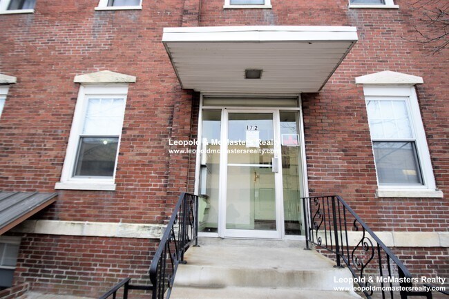 Foto del edificio - 144 North Beacon St
