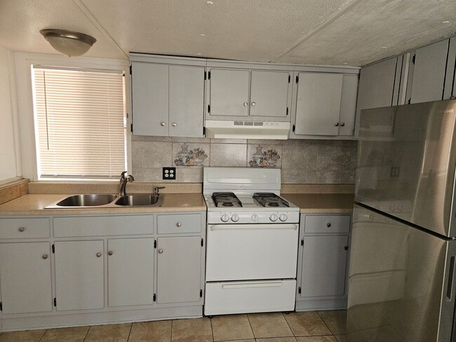 Foto del edificio - Cute and Clean 2 bed/1 Bath in central BHC