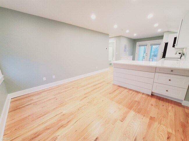 Building Photo - 1 br, 1 bath Condo - 18 Belltown Rd Unit 4