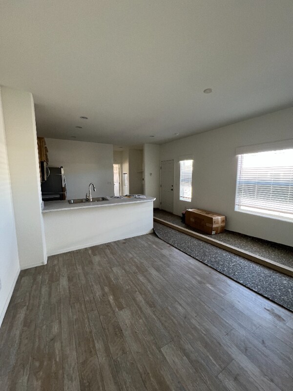 Foto del edificio - 2000 E Frontier Ave