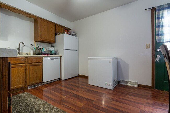 Building Photo - 1305 S Thompson Dr