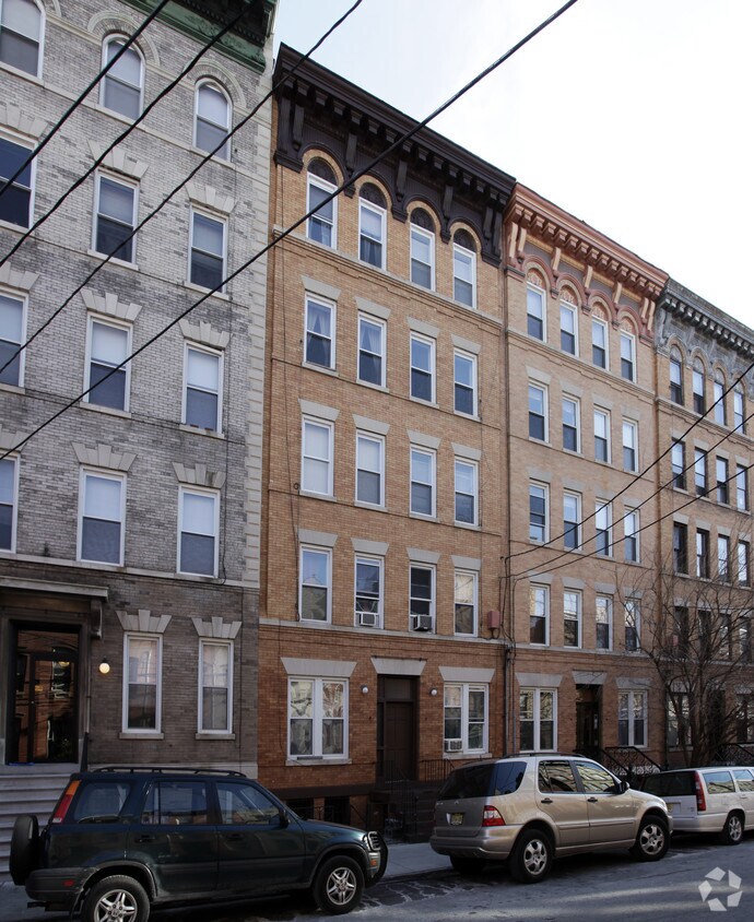 Primary Photo - 927 Willow Ave