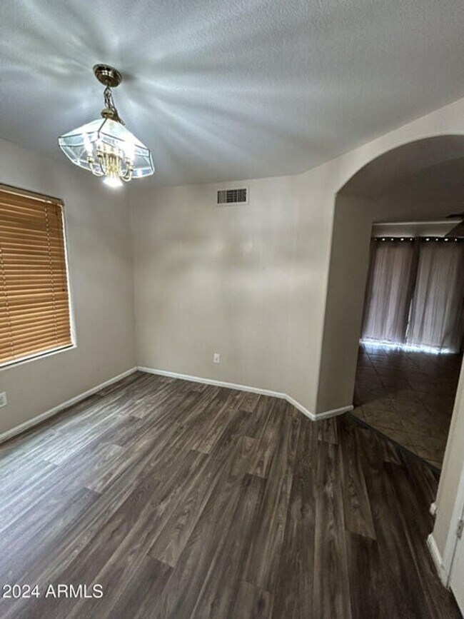 Foto del edificio - Very Spacious 4 bedroom, 2.5 bath in San Tan Valley