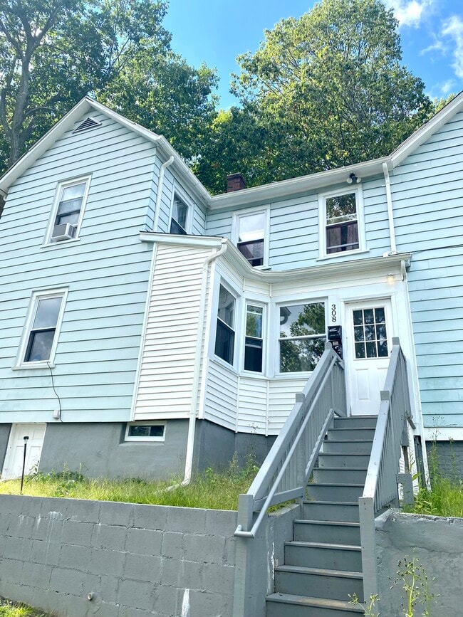 Building Photo - 308 Charles St