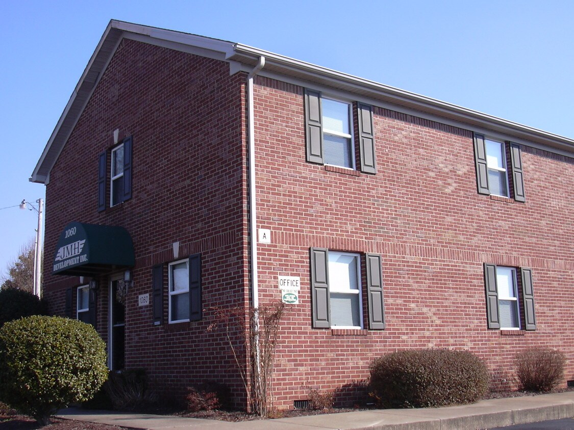 Primary Photo - 1060 Shive Ln
