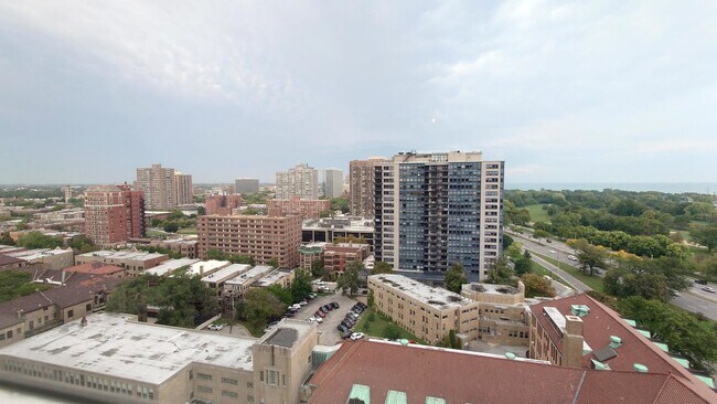 Building Photo - 3950 N Lake Shore Dr