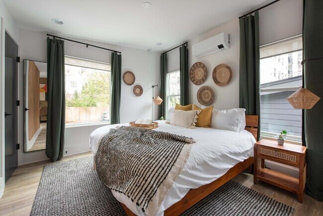 Foto del edificio - 542 Boulevard Pl NE