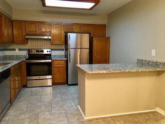 Building Photo - 520 Airway Ln