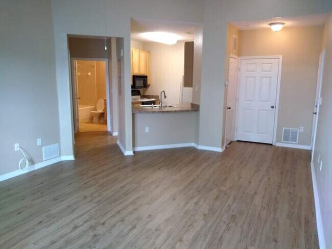 Foto del edificio - Beautiful one-bedroom condominium in the d...