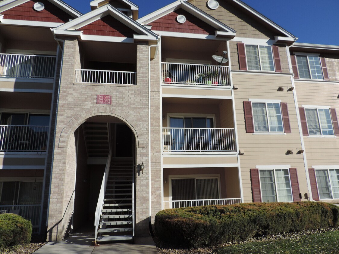 Foto principal - Englewood 2 Bedroom, 2 Bath Condo (Availab...