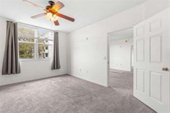 Foto del edificio - 2421 NE 65th St