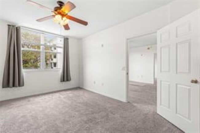 Building Photo - 2421 NE 65th St