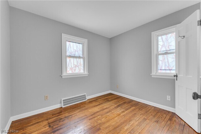 Foto del edificio - 3880 E 155th St