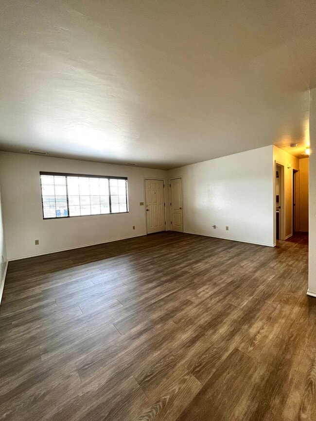 Building Photo - Three Bedroom Home Near Hwy 69