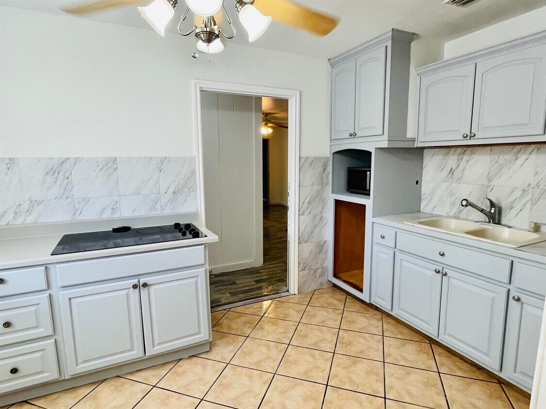 Primary Photo - 130 Foster Dr