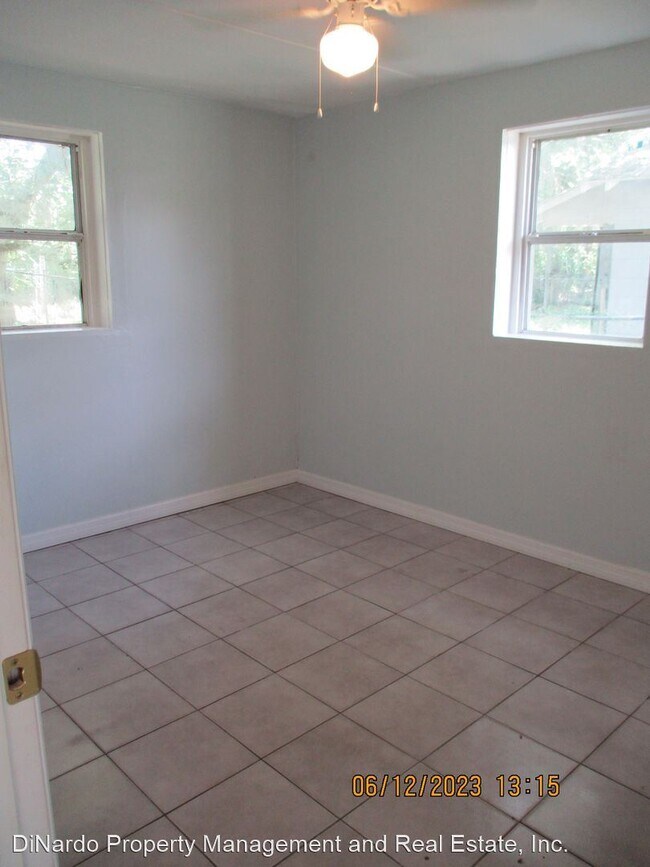Building Photo - 2 br, 1 bath House - 1018 S. Clara Ave