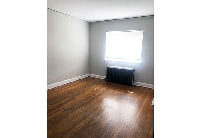 Clif-211 Living Room - Clifwood