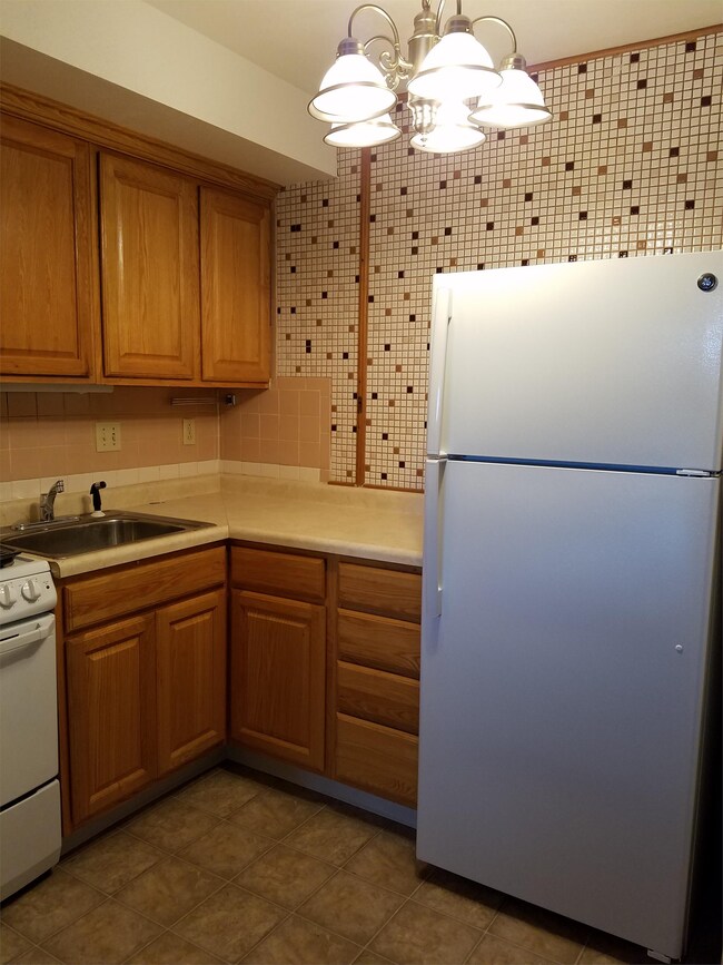 Building Photo - 3316 Midway Dr