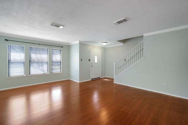 Building Photo - 10551 Bluegrass Pond