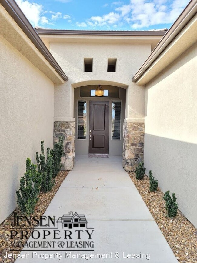 Foto del edificio - 4 br, 2 bath House - 3735 West 2870 South