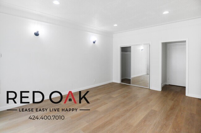 Building Photo - Magnificent Bright and Sunny Remodeled Stu...